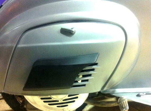 Air scoop on engine panel (plastic) black Vespa V50, Primavera.