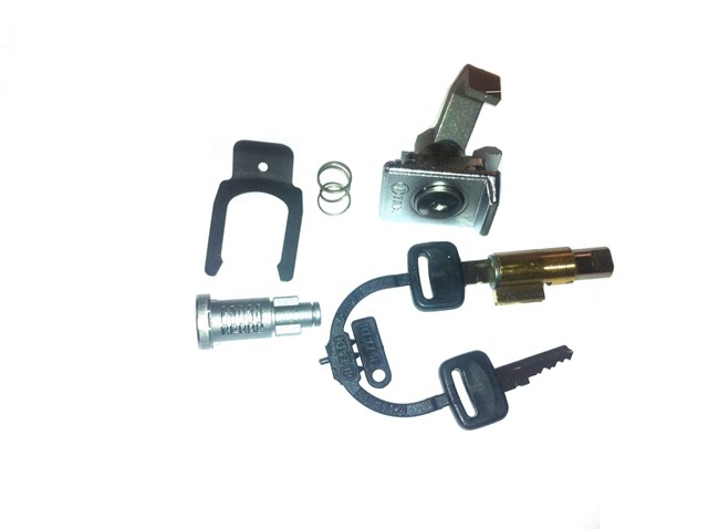 Set of locks for Vespa PE (1978-1984) - the steering lock is 4mm.